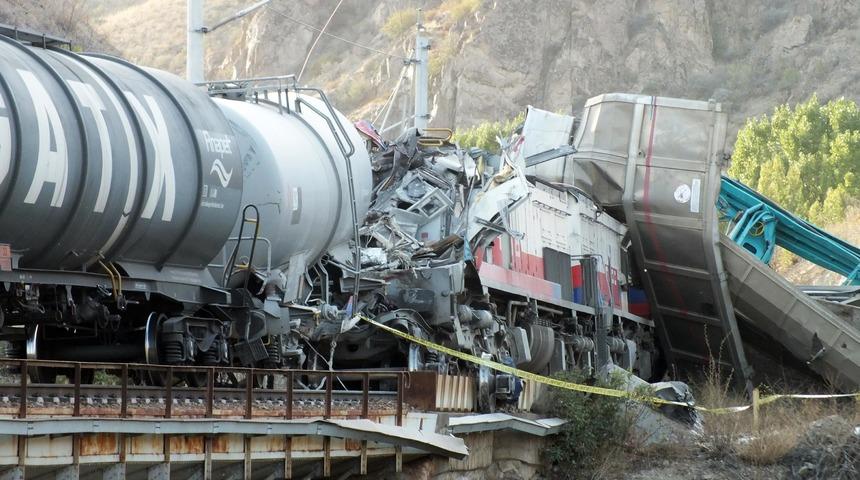 Yozgat'ta feci kaza! 2 yük treni çarpıştı: Yaralılar var