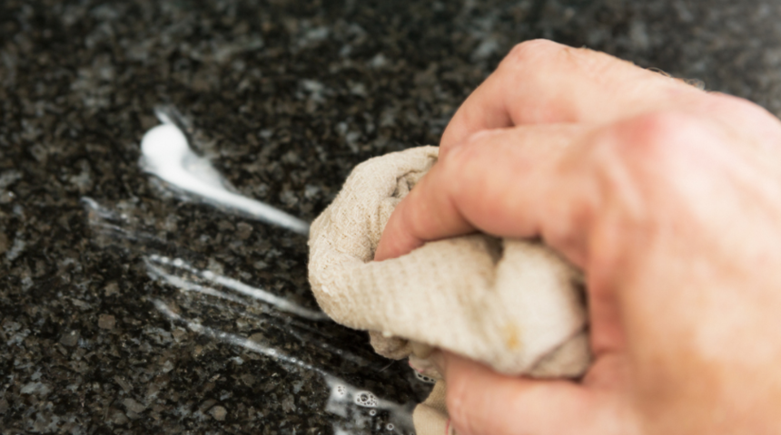 Granit tezgahı parlatmanın sırrını açıkladı! Eğer bu malzemeleri karıştırırsanız...