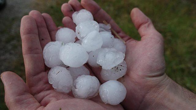 Malatya’da dolu yağışı tarım arazilerini sular altında bıraktı