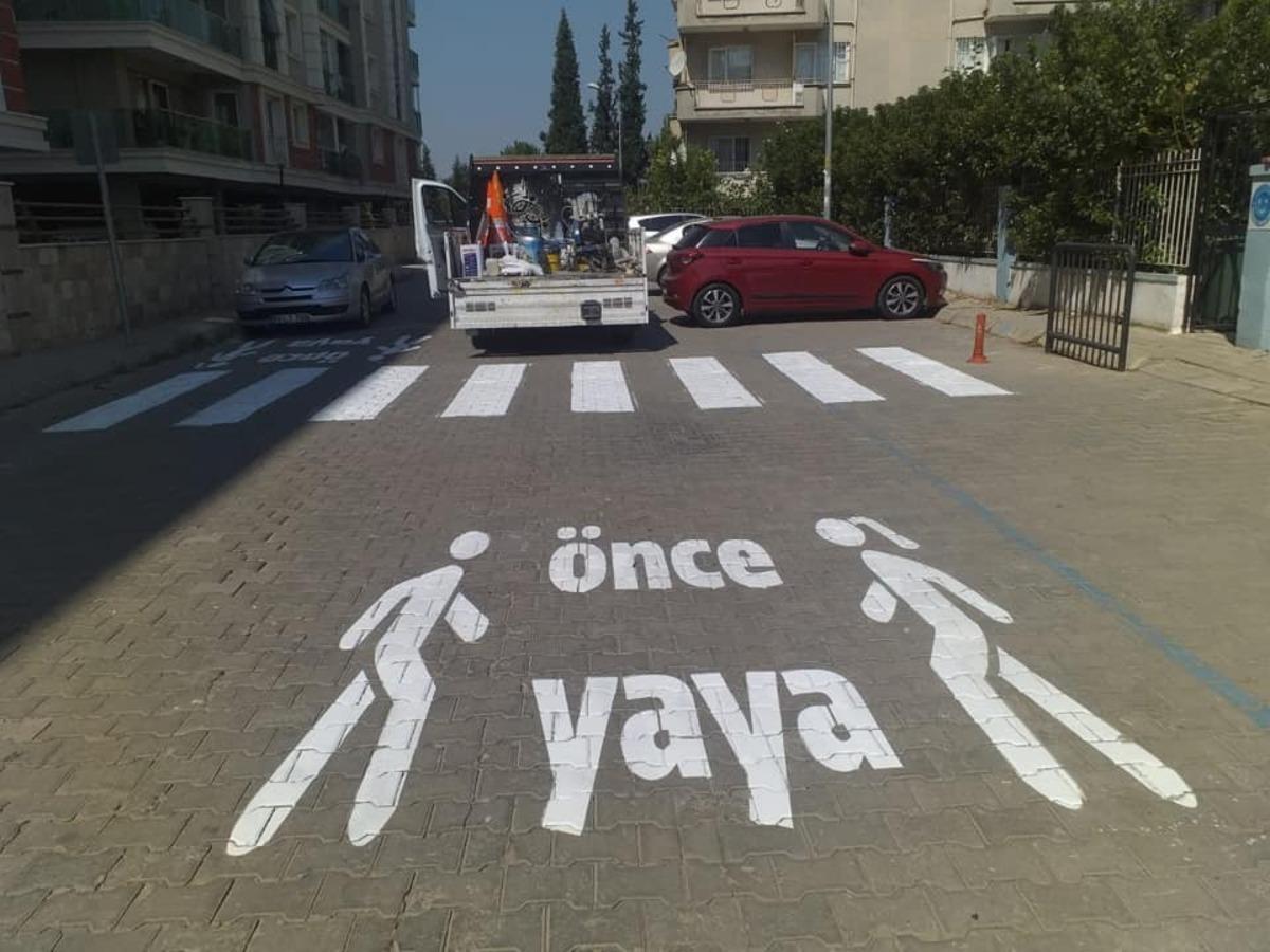 B&uuml;y&uuml;kşehirden, okul &ouml;nlerinde &ldquo;&Ouml;nce Yaya&rdquo; g&uuml;venliği