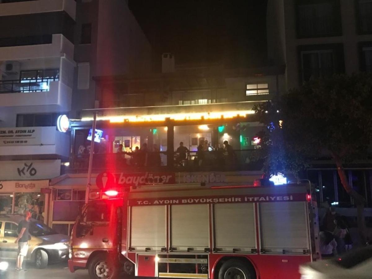 Mutfakta yangın &ccedil;ıktı, vatandaşlar eğlenmeye devam etti