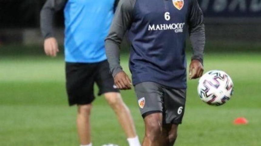 Fernandes ve Aziz takıma katıldı