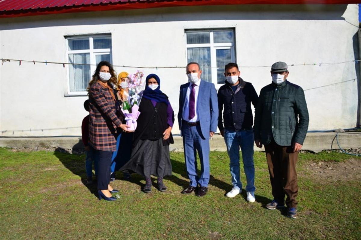 Vali H&uuml;seyin &Ouml;ner ve eşi Zehra Mine &Ouml;ner, Şehit ailesi ziyaretlerine devam ediyor