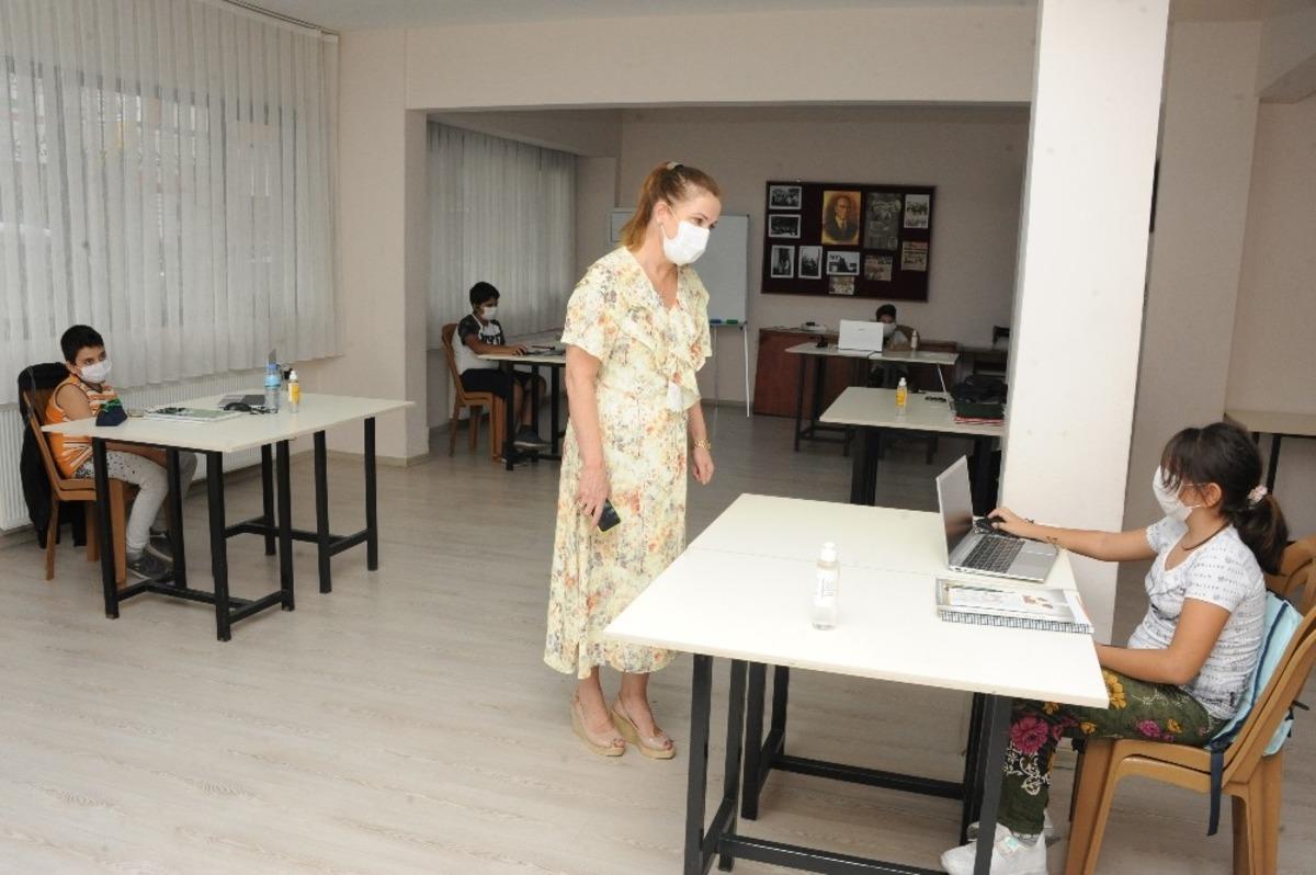 Bal&ccedil;ova EBA Destek Merkezi a&ccedil;ıldı