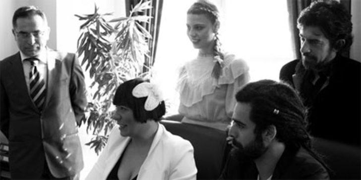 Işın Karaca'dan S&uuml;rpriz Nikah