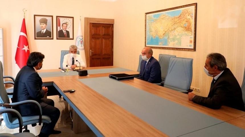 Vali Makas&rsquo;tan salgın ile m&uuml;cadelenin gizli kahramanları muhtarlara teşekk&uuml;r