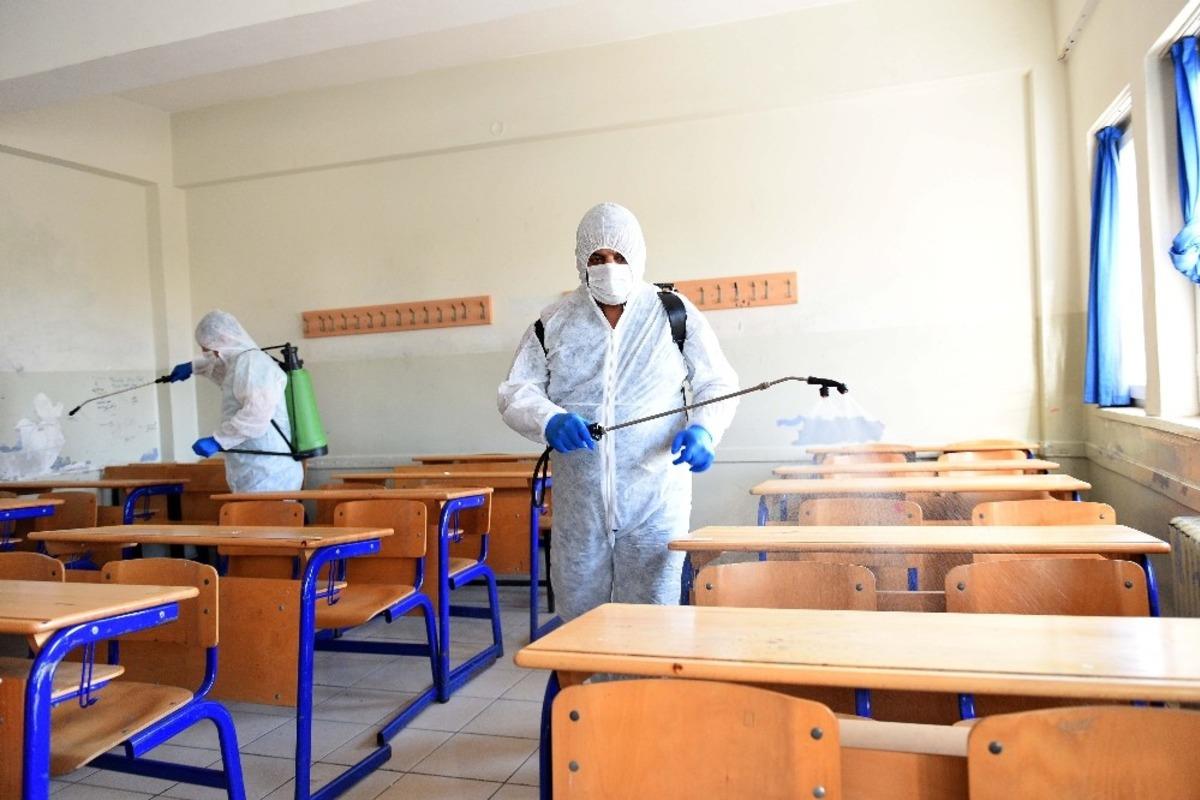 Muratpaşa&rsquo;da okullar pazartesiye hazırlanıyor