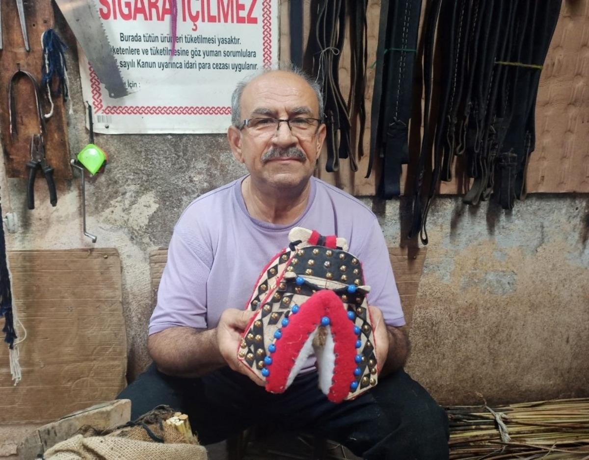 40 yıldır semer yaparak ailesinin ge&ccedil;imini sağlıyor