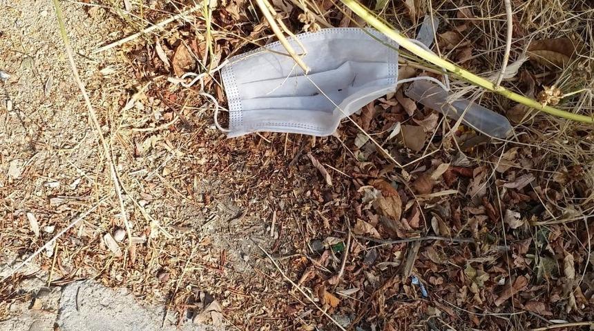 &Ccedil;ıkardığınız maskeleri sokağa atmayın!