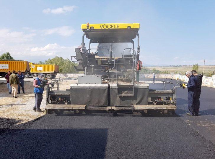 Van Büyükşehir eğitim kurumlarına 2 bin 200 ton asfalt harcadı G2