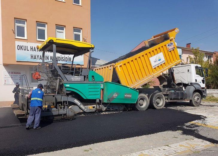 Van Büyükşehir eğitim kurumlarına 2 bin 200 ton asfalt harcadı G4