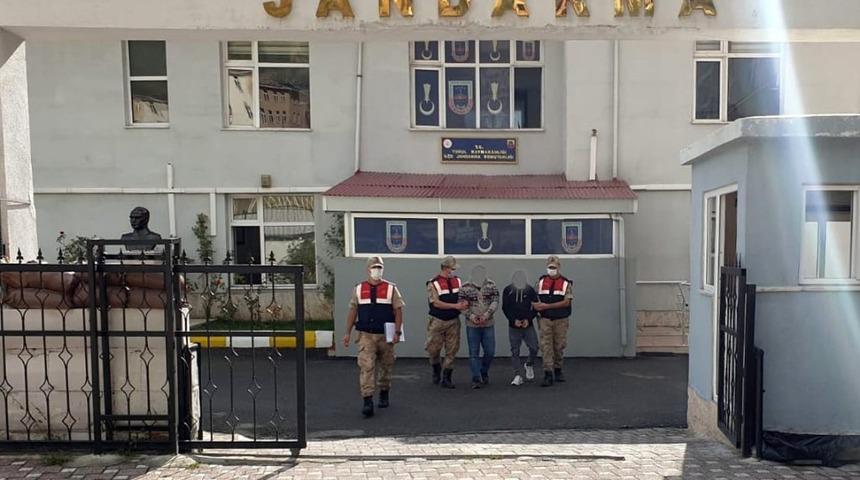 Hırsızlar jandarmadan kaçamadı