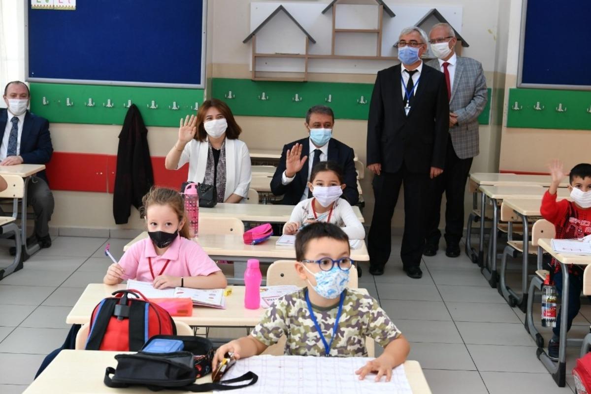 Vali Şıldak, okullarda alınan pandemi &ouml;nlemlerini inceledi