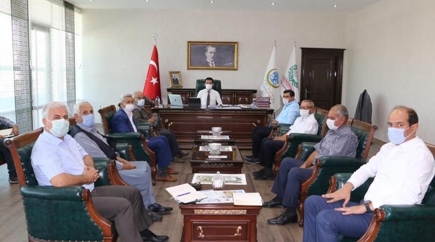 Yenişehir Kaymakamı Beşikci muhtarlarla bir araya geldi