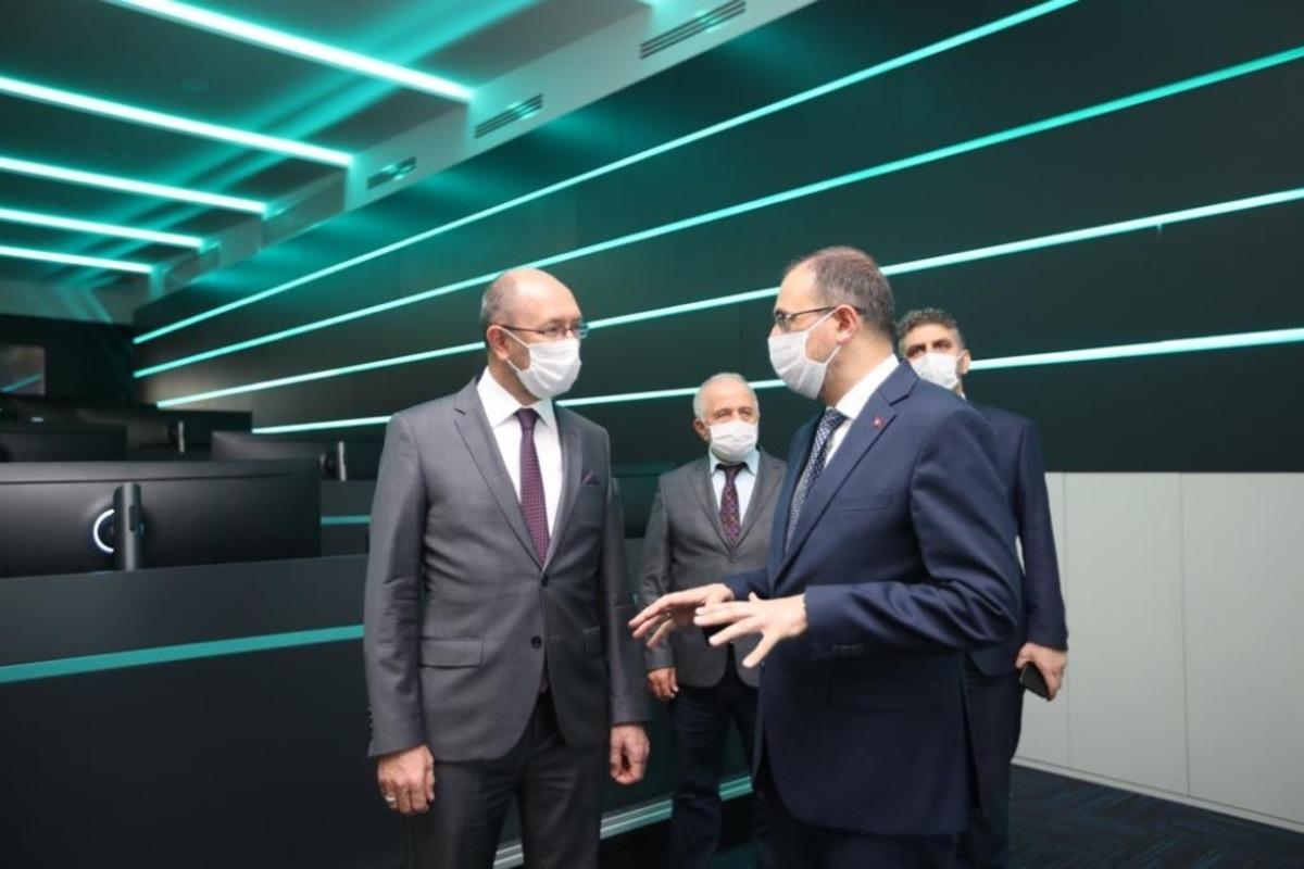 Anadolu &Uuml;niversitesi Rekt&ouml;r&uuml; Prof. Dr. Fuat Erdal, BTK&rsquo;yı ziyaret etti