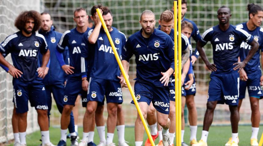 Fenerbah&ccedil;e yağmur altında &ccedil;alıştı