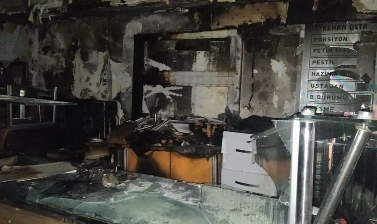 &Ccedil;iğk&ouml;fte d&uuml;kkanı cayır cayır yandı