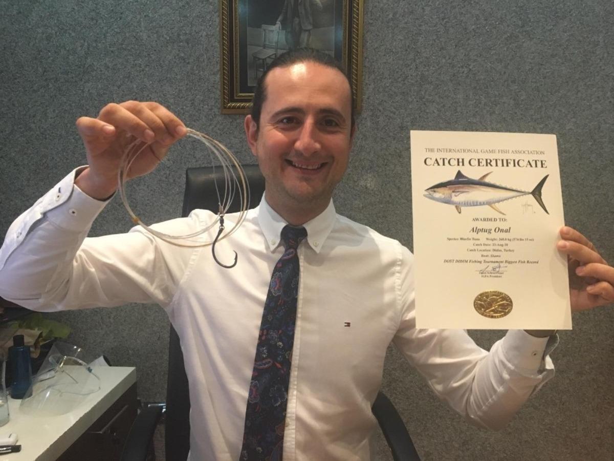 37 kilogram g&uuml;ce dayanacak misina ile 260 kilogramlık balık yakaladı