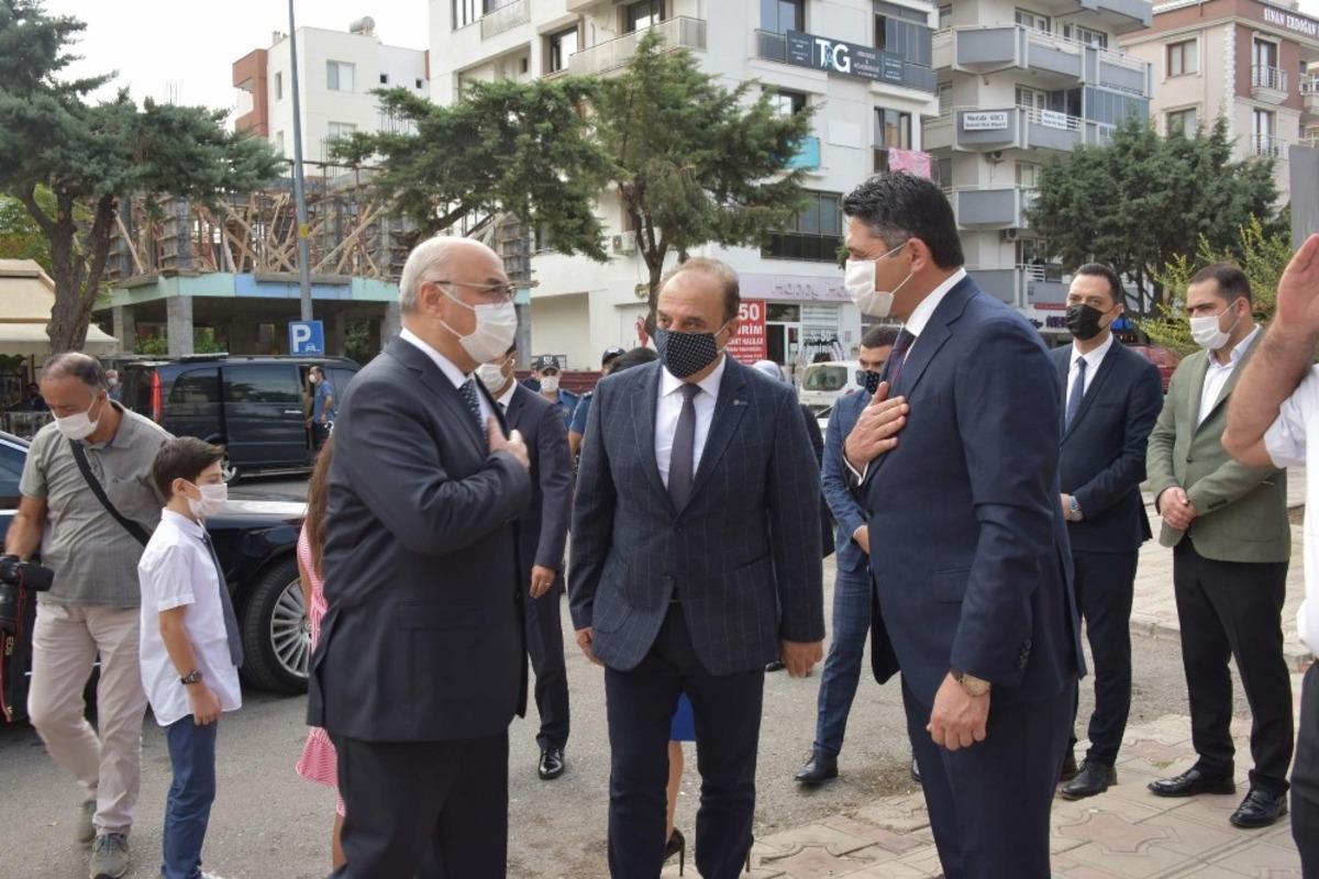 Vali K&ouml;şger&rsquo;den 9 saatlik Aliağa turu