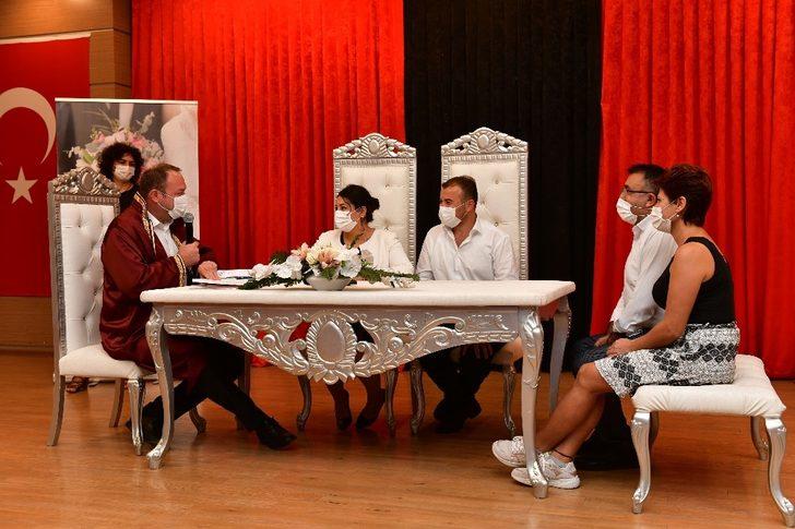 Başkan Gümrükçü’den çiftlere "Mutlu Aile Sözleşmesi" G1