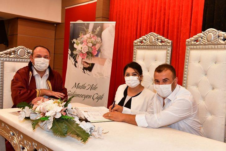 Başkan Gümrükçü’den çiftlere "Mutlu Aile Sözleşmesi" G3