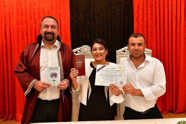 Başkan Gümrükçü’den çiftlere "Mutlu Aile Sözleşmesi" G5