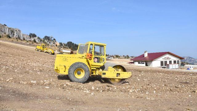 Uzun Keltepe Kayak Merkezi’ndeki çalışmaları inceledi