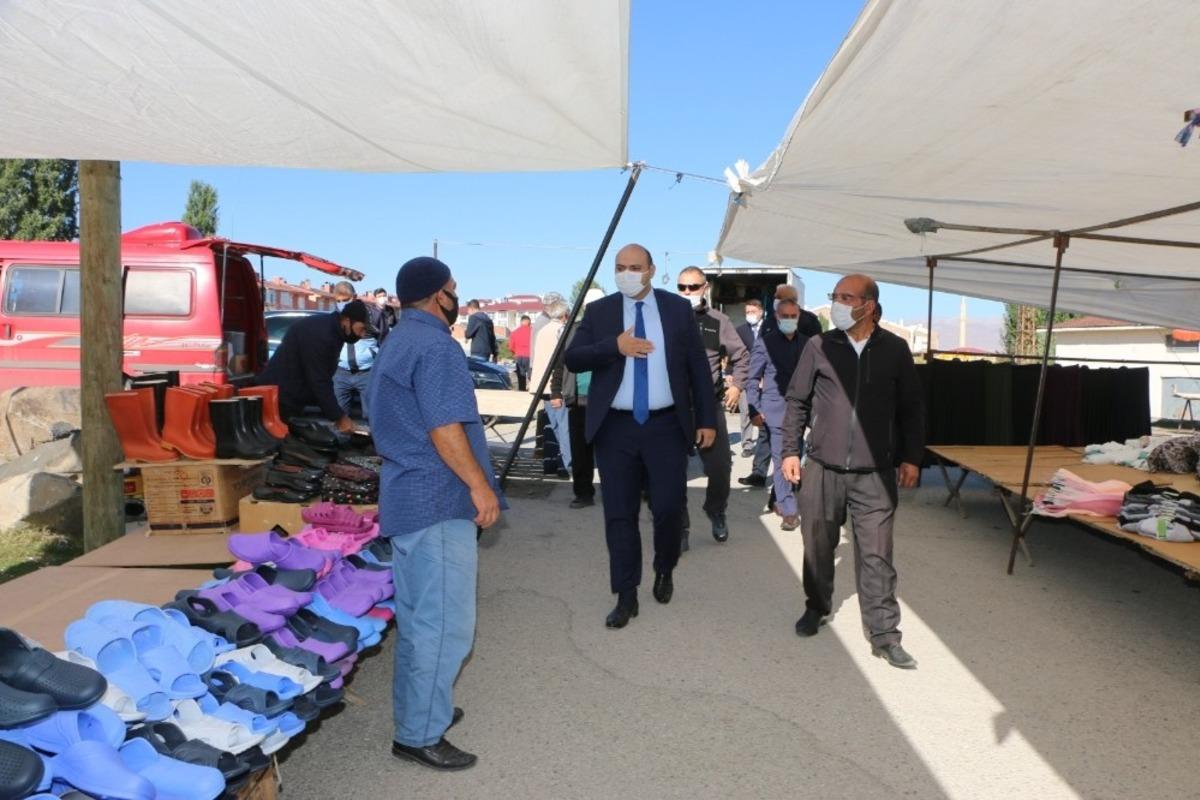 Pazarcı esnafından Başkan Orhan&rsquo;a kahvaltı s&uuml;rprizi