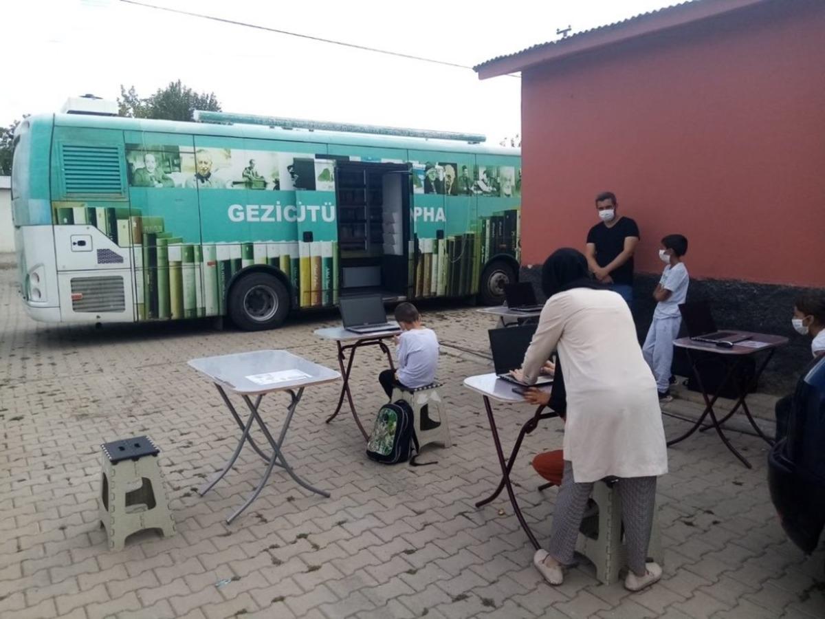 Bing&ouml;l&rsquo;de gezici k&uuml;t&uuml;phane EBA destek noktası oldu
