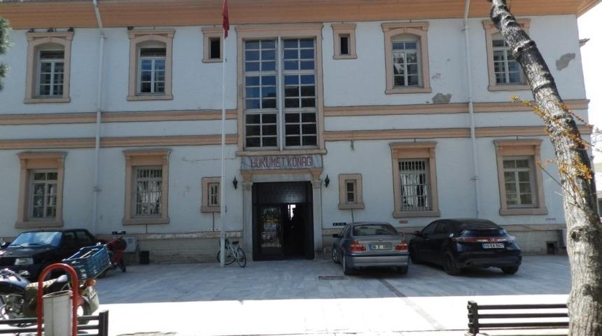 Erdek Adliye binası yetersiz kalıyor