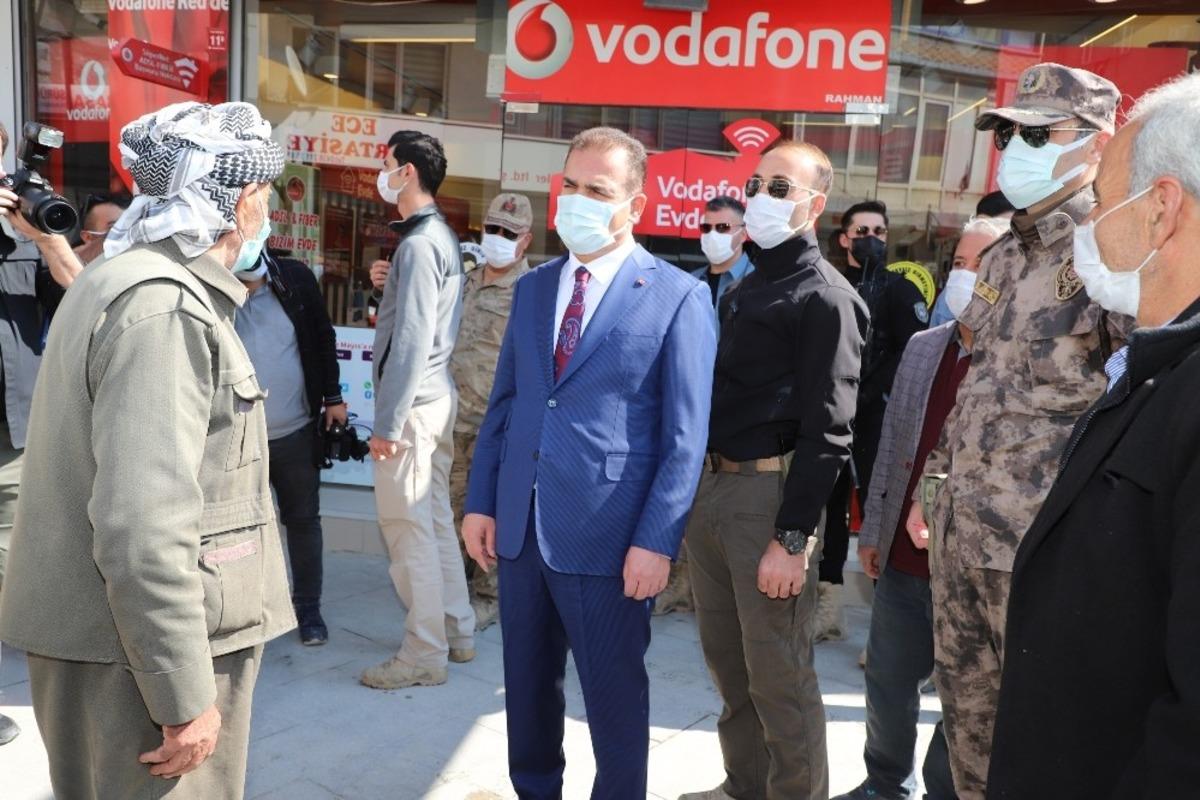 Vali Akbıyık; "Korona vir&uuml;s Hakkari&rsquo;den kovacağız"