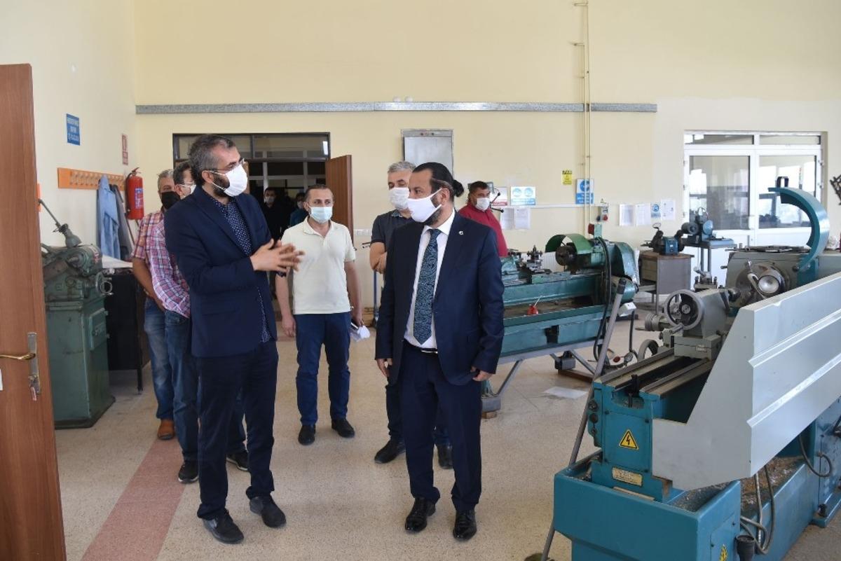 Rekt&ouml;r Akg&uuml;l, Teknik Bilimler MYO at&ouml;lyelerini gezdi