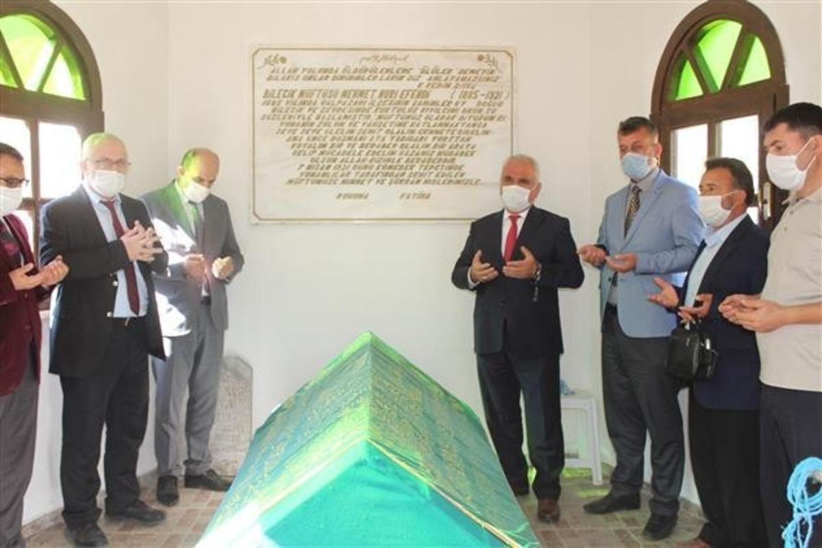 Şehit M&uuml;ft&uuml; Mehmet Nuri Efendi kabri başında anıldı