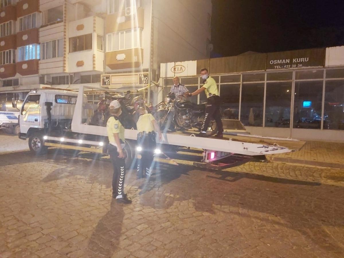 Burhaniye&rsquo;de motosikletlere gece denetimi