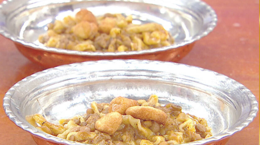 Kesme aşı yemeği nasıl yapılır? Kesme aşı yemeği tarifi nedir? Kesme aşı yemeğinin malzemeleri nelerdir? İşte Gelinim Mutfakta kesme aşı yemeğinin tarifi...