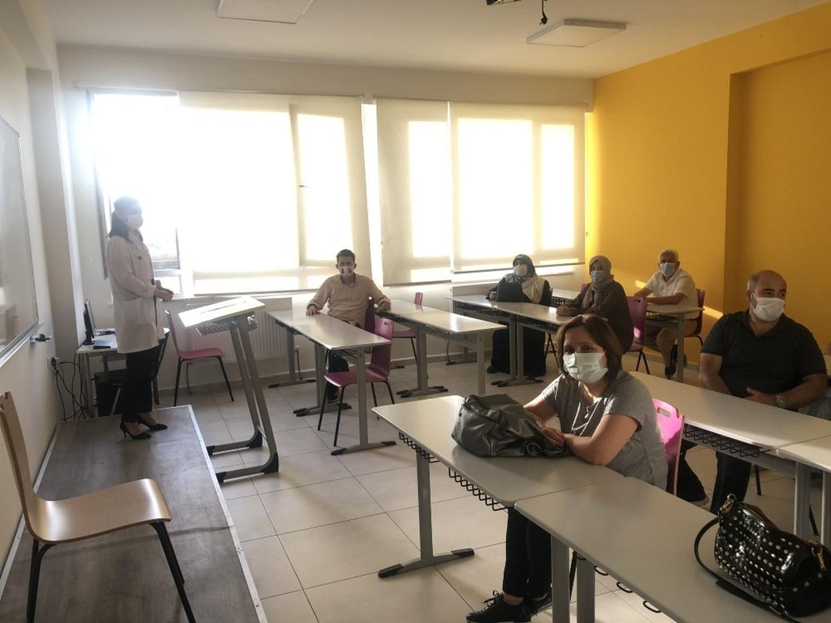 &Ouml;zel Uğur Lisesi sık sık velilere bilgilendirme yapıyor