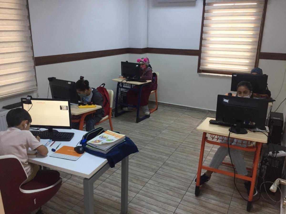 Başiskeleli &ouml;ğrenciler EBA destek sınıflarında eğitim g&ouml;r&uuml;yor