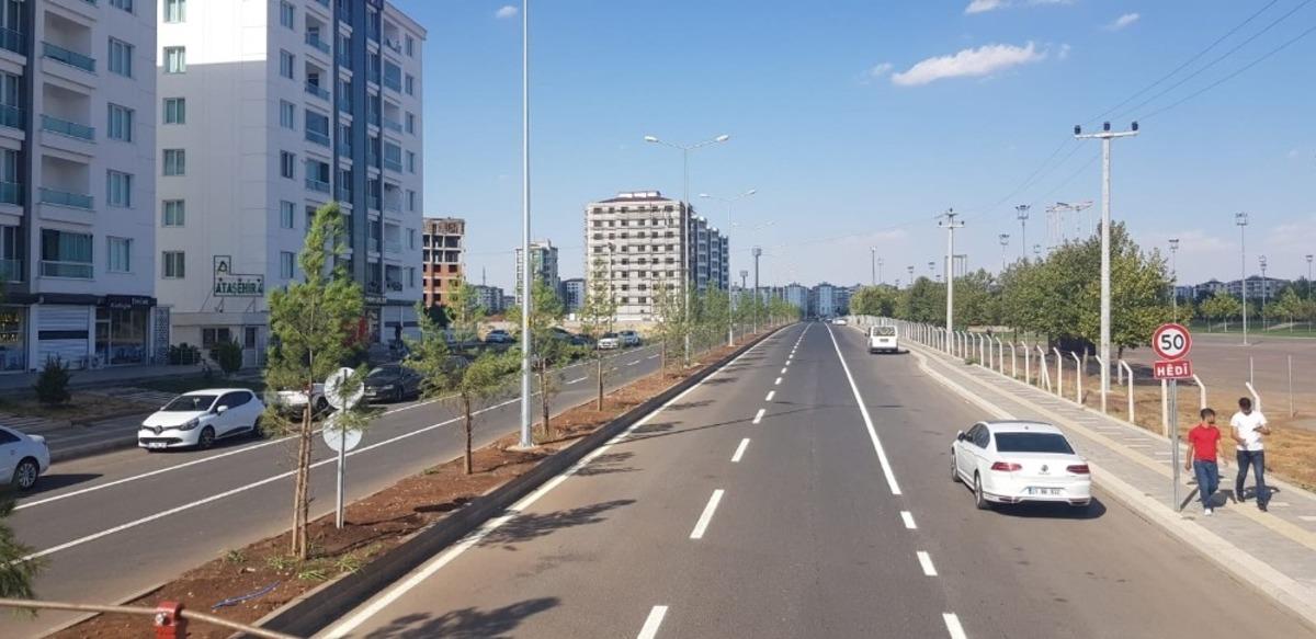 Diyarbakır&rsquo;daki caddelerde yol &ccedil;izgi &ccedil;alışmaları s&uuml;r&uuml;yor