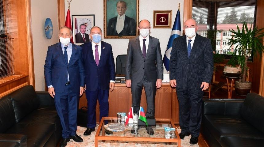 Emekli B&uuml;y&uuml;kel&ccedil;i Kılı&ccedil; ve beraberindeki Azerbaycan heyeti Rekt&ouml;r Erdal&rsquo;ı ziyaret etti