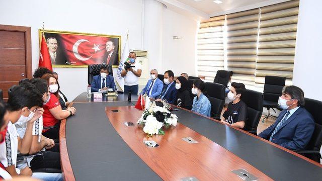 Teknofest’te ödül kazanan öğrencilerden Başkan Gürkan’a ziyaret