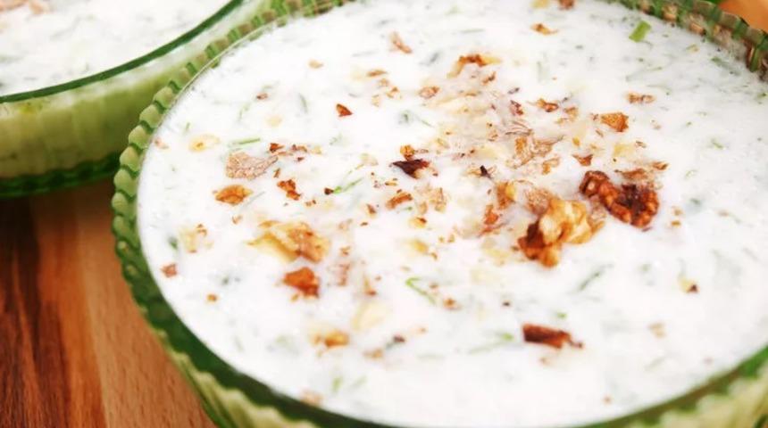 Kalamarın eşlikçisi tarator tarifi! Hem yoğurtlu hem havuçlu deneyin