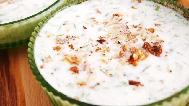 Kalamarın eşlikçisi tarator tarifi! Hem yoğurtlu hem havuçlu deneyin