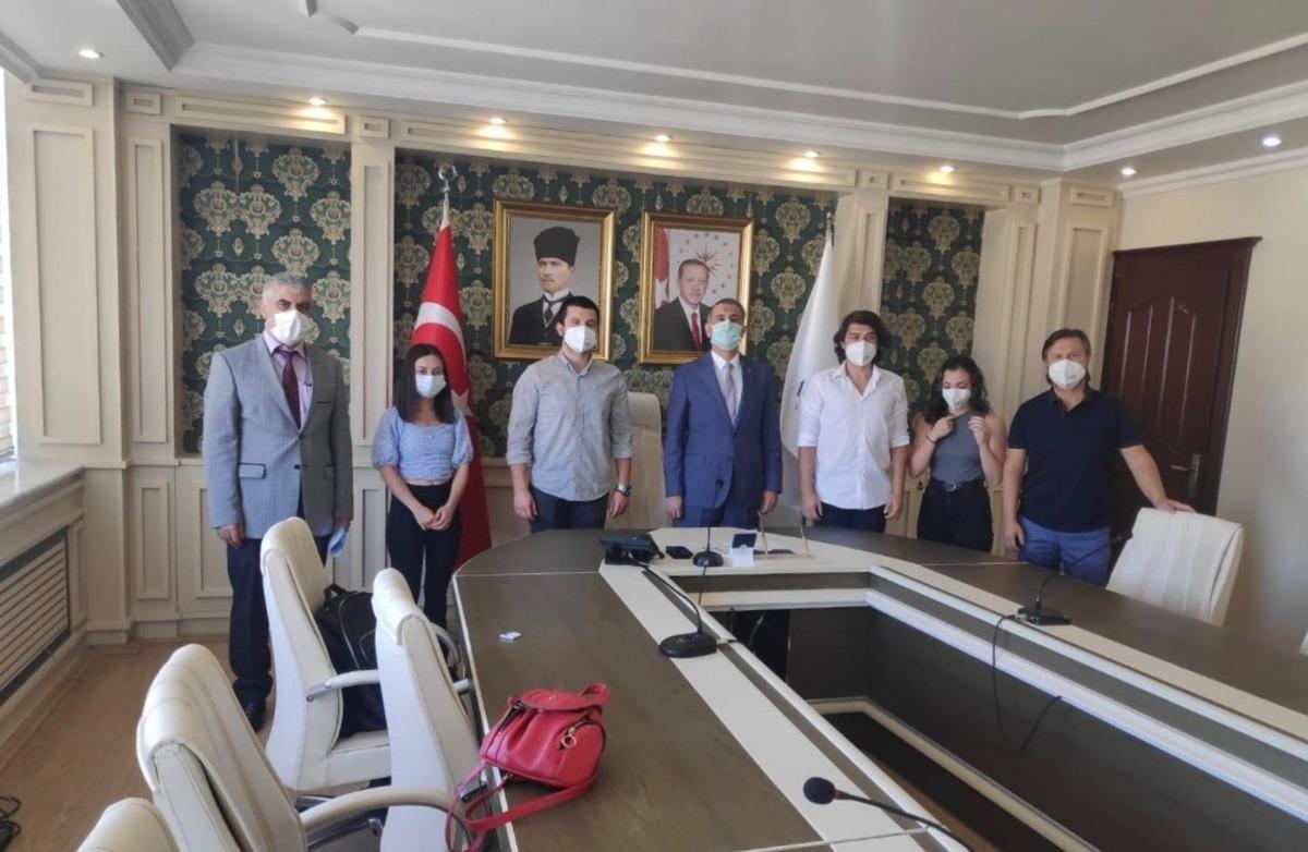 &Uuml;niversiteli &ouml;ğrencilerinden ilkokul &ouml;ğrencilerine destek