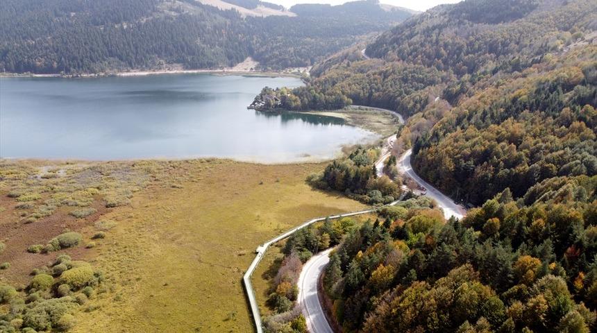 Abant Tabiat Parkı sonbaharda renk c&uuml;mb&uuml;ş&uuml; yaşatıyor