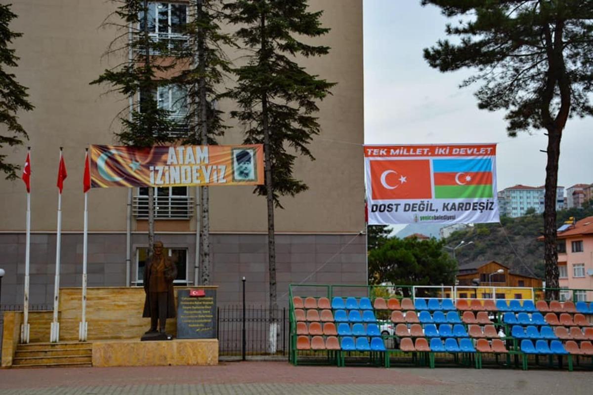 Yenice Belediyesi&rsquo;nden  Azerbaycan&rsquo;a dev pankartlı destek