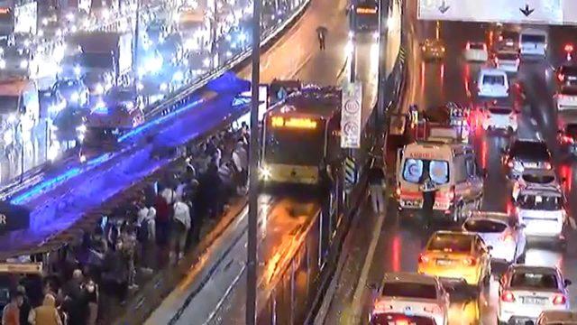 Merter'de metrobüs kazası