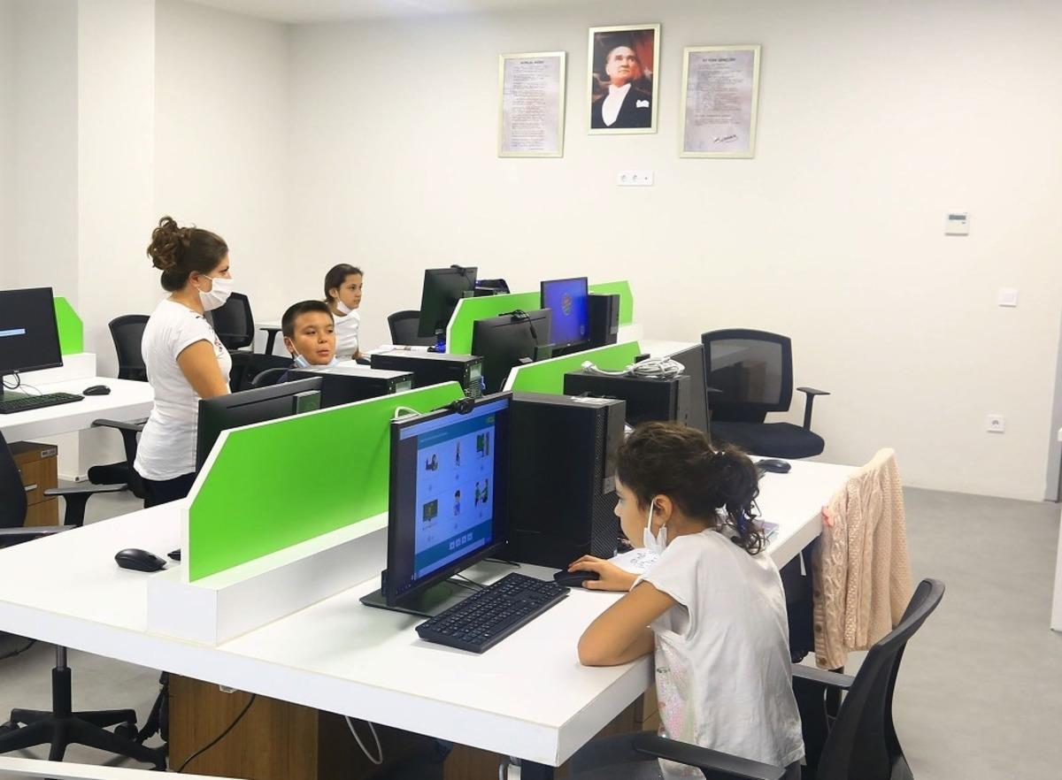 Belediye Yaşam Merkezini uzaktan eğitime a&ccedil;tı