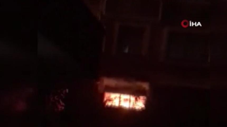 Gaziosmanpaşa&rsquo;da korku dolu anlar! 5 katlı binanın bodrumundaki t&uuml;pler patladı