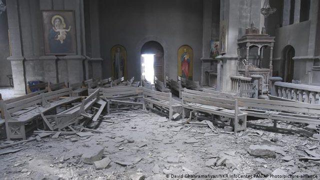 Erivan: Dağlık Karabağ'da katedral vuruldu