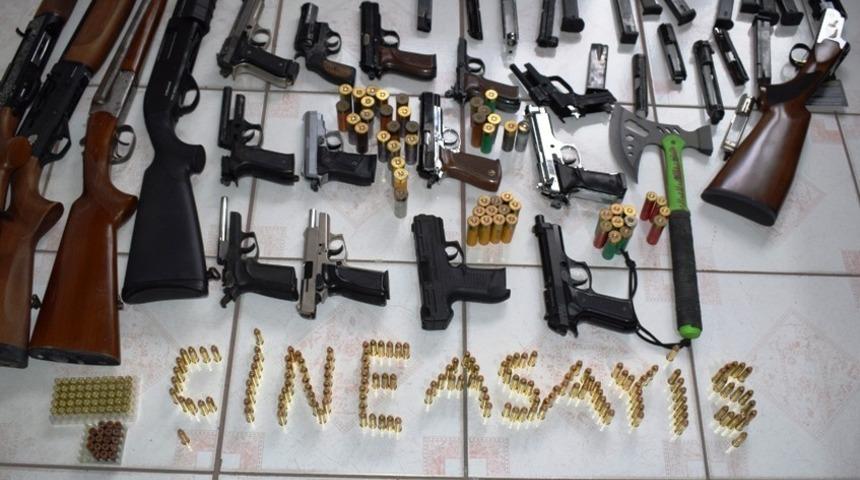 &Ccedil;ine&rsquo;de silah ka&ccedil;ak&ccedil;ılığı şebekesi operasyonla &ccedil;&ouml;kertildi